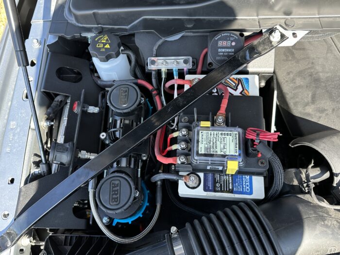 Battery and twin compressor tray for 5th Gen Ram HD